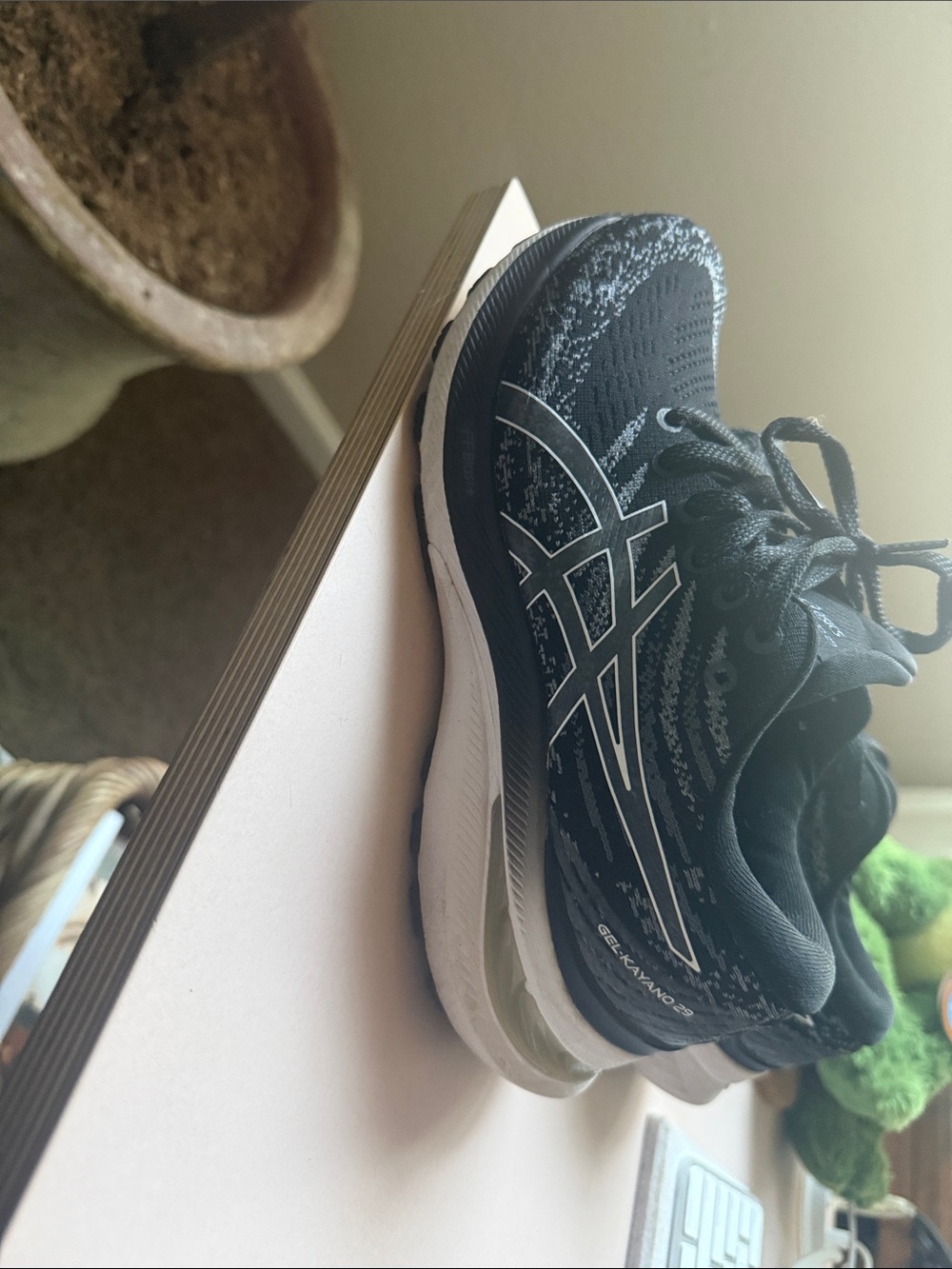 ASICS gel Kayano 29 Black and White Running Shoes